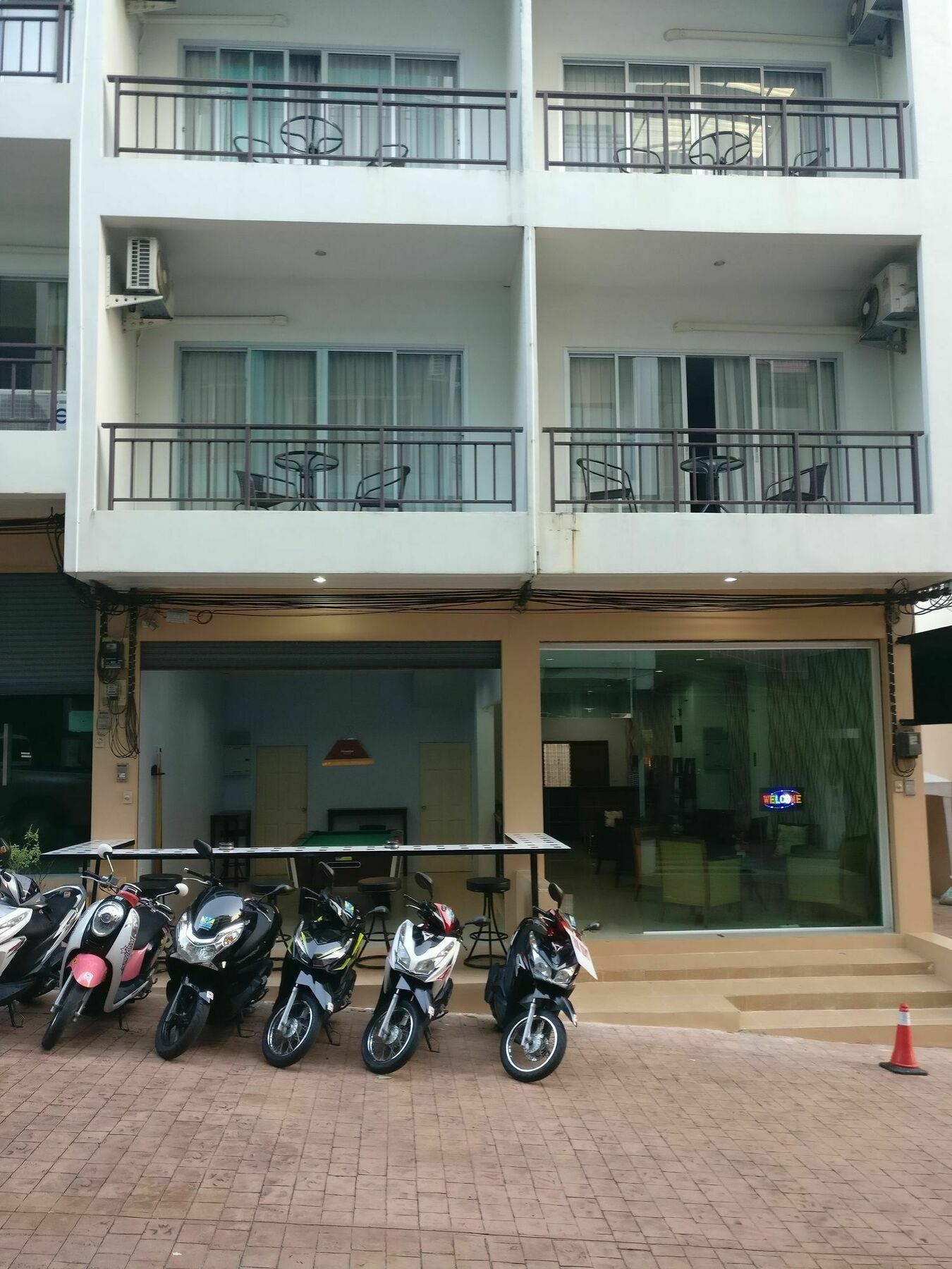Hotel White Sky Boutique à Patong Extérieur photo