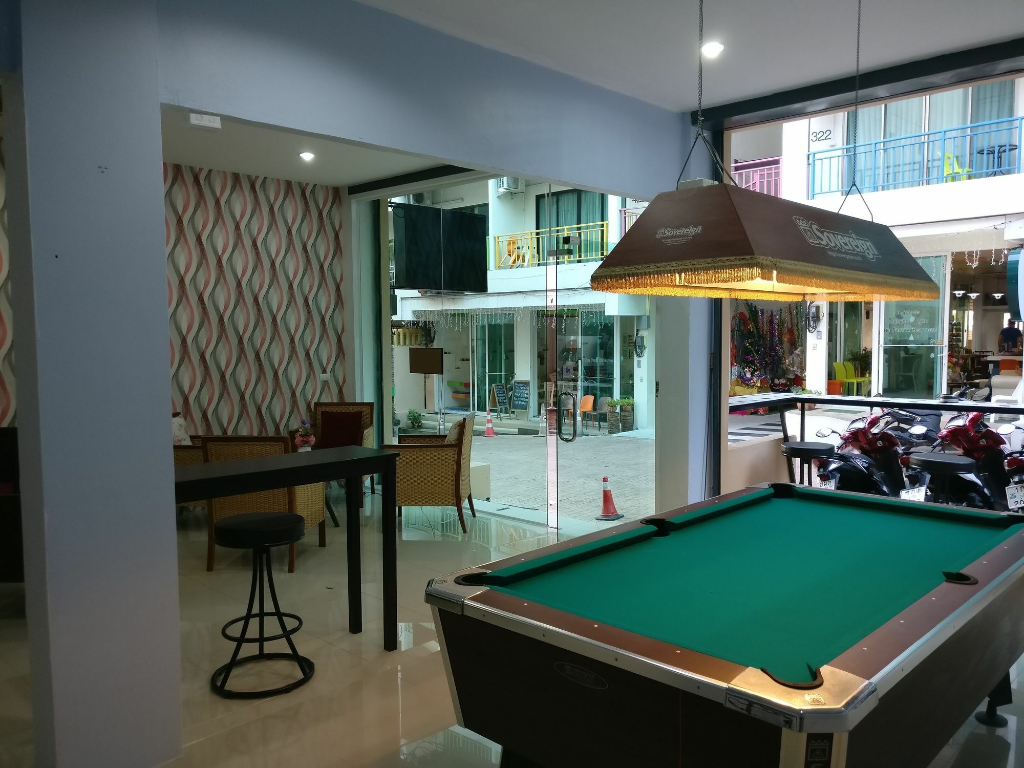 Hotel White Sky Boutique à Patong Extérieur photo