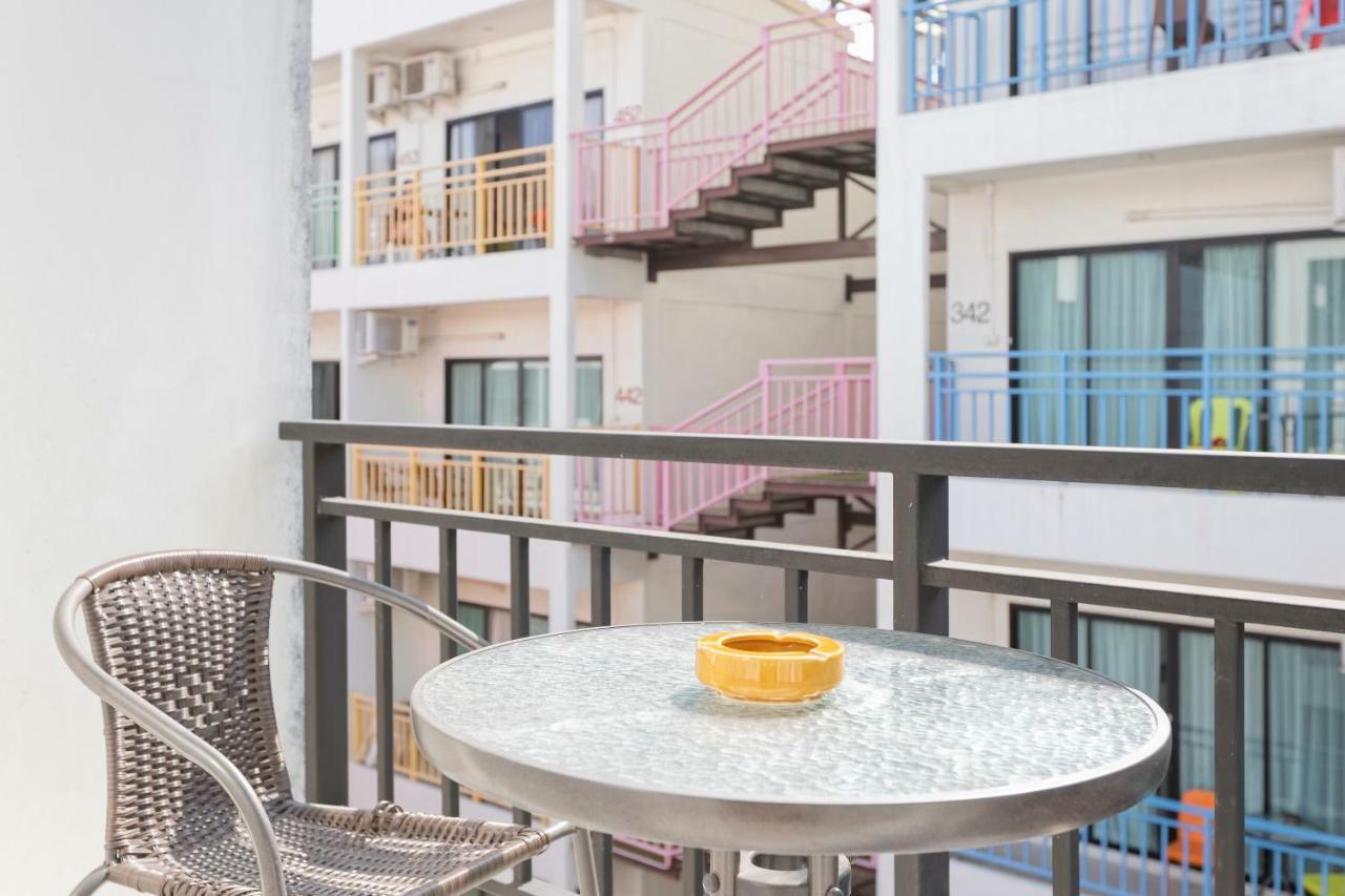 Hotel White Sky Boutique à Patong Extérieur photo